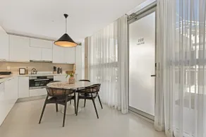 Roami at 250 Collins - Image 5