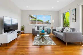 Beach House Retreat - Sea and Mountain Views - Image 3