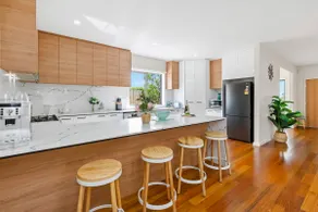 Beach House Retreat - Sea and Mountain Views - Image 4