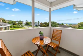 Beach House Retreat - Sea and Mountain Views - Image 2
