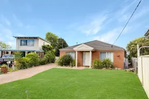 Lakehouse on Waverley - Relaxing 4-BR Holiday Home - Image 2
