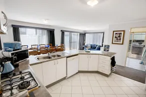 Lakehouse on Waverley - Relaxing 4-BR Holiday Home - Image 5