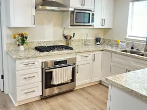 Spacious 2BD Near AV Medical | Long Stay Ready - Image 5
