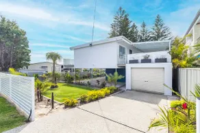 Five Pines Beach House at Birubi 20 Robinson St pet friendly aircon and WiFi - Image 4