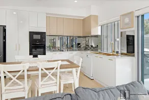 Modern Townhouse, Steps to Beach | Bay Dream - Image 4