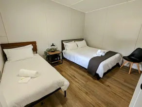 2 Bedroom Cabin with Shared Bathroom at Grampians - Image 4