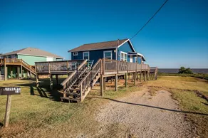 Beachfront Cottage on Sargent Beach - Image 2