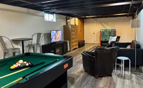 Chic, Mid Century 3+ Bedroom with Hot Tub! - Image 3