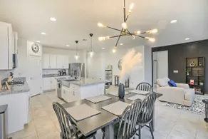 Hot Tub, Putting Green! New-Build Glendale Home - Image 3