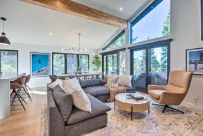Lake View & Hot Tub – Walk to Speedboat Beach! 4BR - Image 5