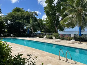 Beachfront luxury modern 2-bed apt with pool - Image 5