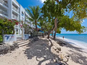 Beachfront luxury modern 2-bed apt with pool - Image 2