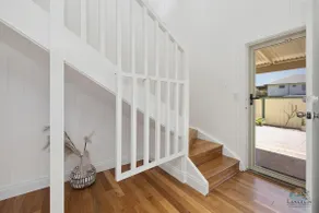 A modern & stunning 8-bedroom home - perfect for larger or multiple families. - Image 2