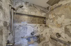 Close to Downtown*Luxe-Beautiful Shower-Pets! - Image 3