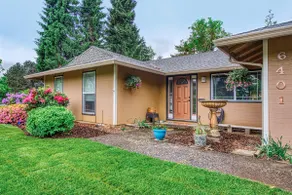 Close to Downtown*Luxe-Beautiful Shower-Pets! - Image 4