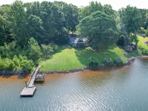 Water’s Edge Cottage—3-BR/6 Bed Lake Wylie Stay—Fire Pit! - Image 5