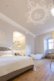 The historic castle tower in Kirchberg boasts spectacular views, parquet flooring, stucco and a modern interior - Image 5