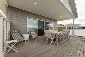 Boomer Beach Retreat - Family Escape by the Sea - Image 3