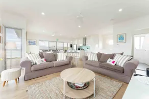 Boomer Beach Retreat - Family Escape by the Sea - Image 2