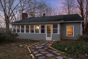 Artisan's Cottage: Woodsy+Private, Central to 151 - Image 2