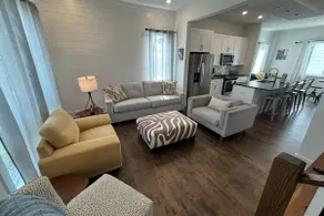 V831 ~ East Nashville Charm ~ 11 Beds ~ 4 miles to Downtown and Broadway ~ WiFi ~ Garage Parking - Image 3
