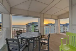Waterfront Penthouse! 4bd/4Bth, 3000 sqft, 2 Decks - Image 5