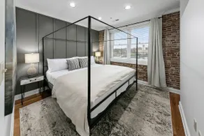 Bricks Over Broadway 30 min Smokies Downtown Loft - Image 5