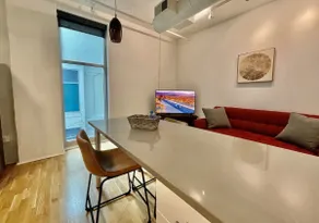 Old Market One Bedroom Loft (Atrium View) 504 - Image 3