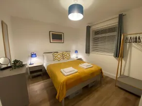 Deluxe One Bed Flat Near Ely Cathedral - Sleeps 4 - Image 4