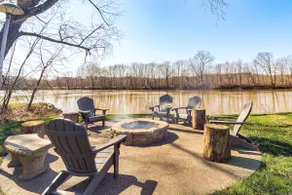 Riverfront Zanesville Getaway w/ Private Bar! - Image 2