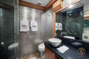 \"Skittles\"-Exécutif-Villa-Salle de bain privée sép - Image 3