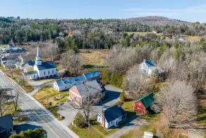 Walk to Village! Family-Friendly Gem in East Burke - Image 2