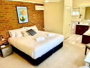 Two Bedroom Two Spa Cottage - Image 3