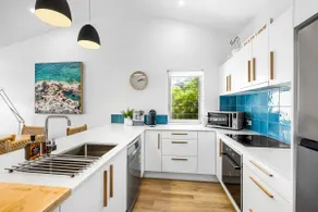 3 Andari, Sunshine Beach ~ Modern Apt, 1 Min Beach - Image 5
