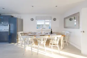 4BR Beach House sleeps 10 - 5 mins walk to the Sea - Image 4