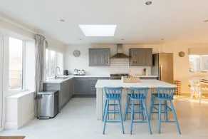 4BR Beach House sleeps 10 - 5 mins walk to the Sea - Image 3