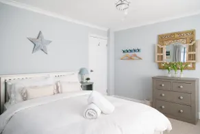 4BR Beach House sleeps 10 - 5 mins walk to the Sea - Image 2