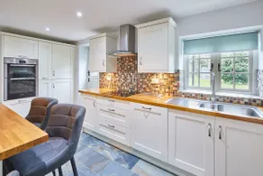 Host & Stay - Kenmore - Image 3