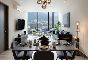 Modern Stay with Mountain & City Views, Pool & Gym - Image 5