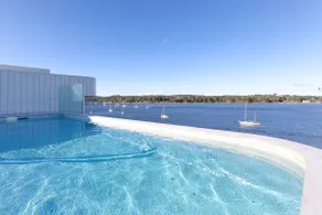 Bayfront Holiday Retreat with Parking - Image 5