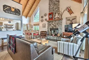 Lovely Lake Arrowhead Cabin w/ Furnished Deck - Image 4