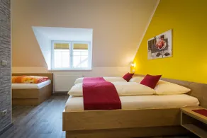 Terrassenwohnung 3-Family-Rental-Bathroom - Image 3