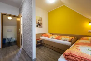 Terrassenwohnung 3-Family-Rental-Bathroom - Image 4