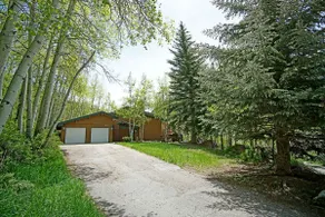 Private Hot Tub, 2 Living Rooms, Kitchen & Kitchenette + Pet Friendly! - Image 5