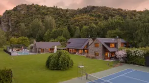 Rustik karakter hjem med masser af plads, privat spa pool, tennisbaner - Image 3