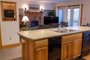 Ski to your 4 bdrm condo w/2 fireplaces and HOT TUB! - Image 4