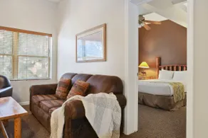 Outpost: Town Square Lodge 10 - Close to town Square - Image 3