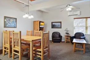 Outpost: Town Square Lodge 10 - Close to town Square - Image 4