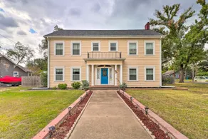 1920s Corsicana Home: Group Getaway Near Downtown! - Image 3