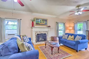 1920s Corsicana Home: Group Getaway Near Downtown! - Image 5
